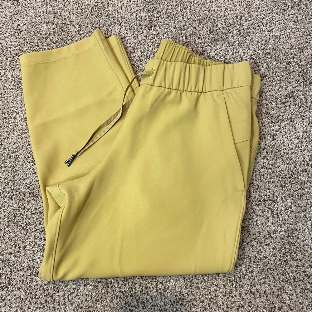 Lululemon On The Fly pants